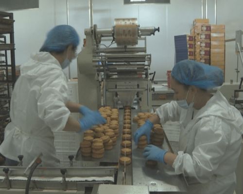 任誠意食品公司 中秋月餅生產(chǎn)忙