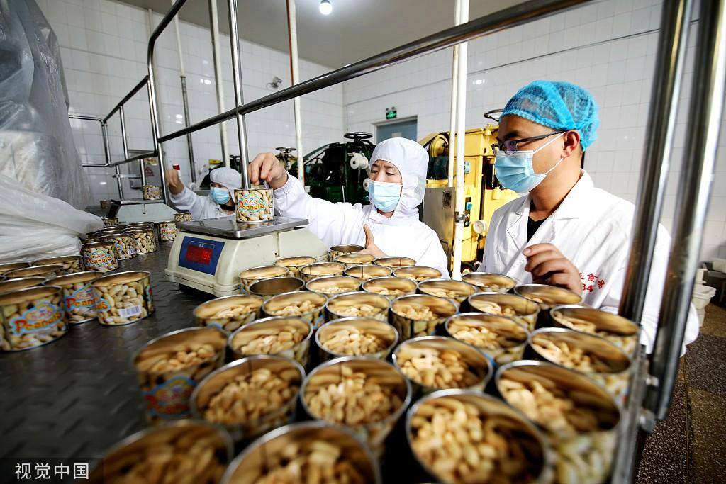 臨沂:食品企業工人深加工花生 提高農產品附加值_生產_常規_國家