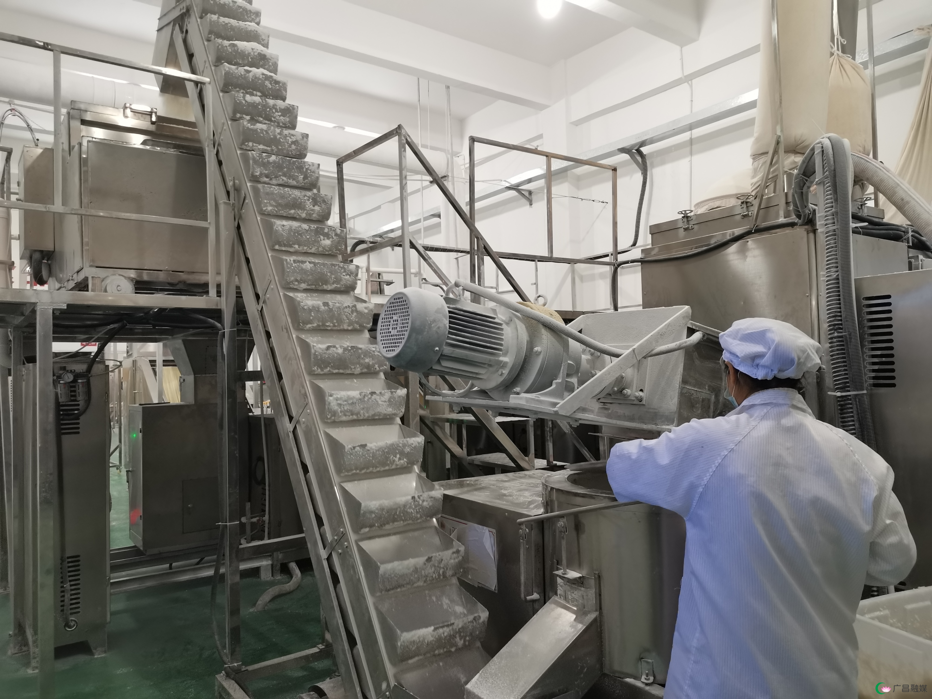 我縣首條自動化米粉生產線投產