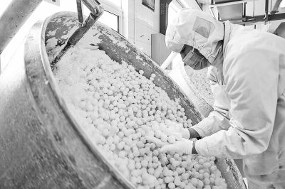 元宵節 食品生產企業加緊生產元宵